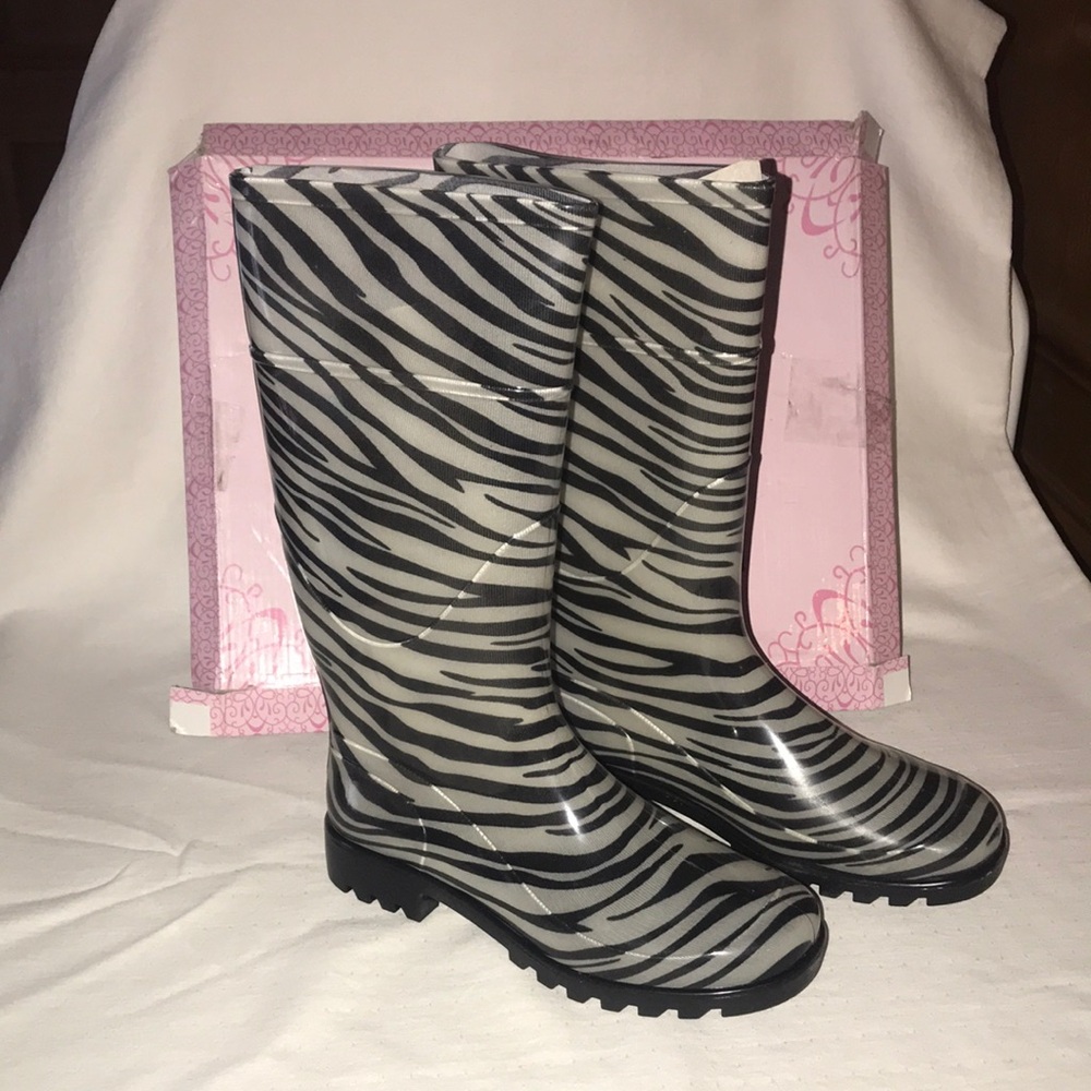 Women’s Chemistry Zebra Print Rubber Boots Size 7 - New in Box